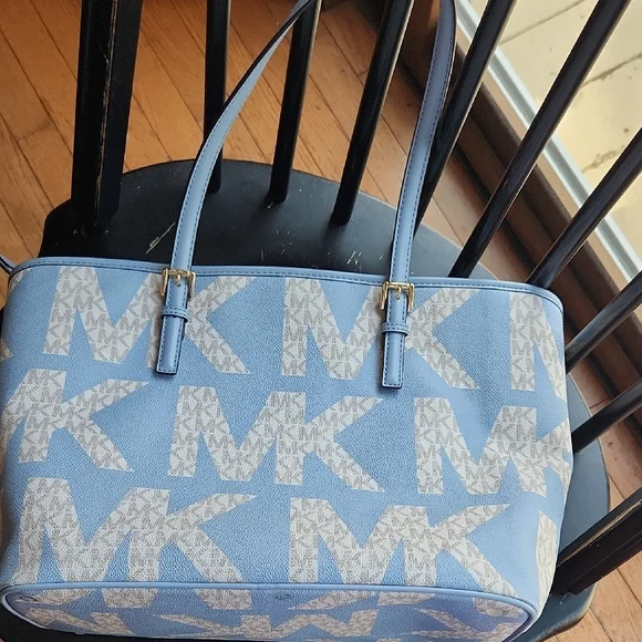 NWT Michael Kors Blue and Cream Signature JET SET Tote - Picture 7 of 11